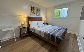 North Barrie !D Stylish And Cozy Private Bedroom With Shared Bathroom